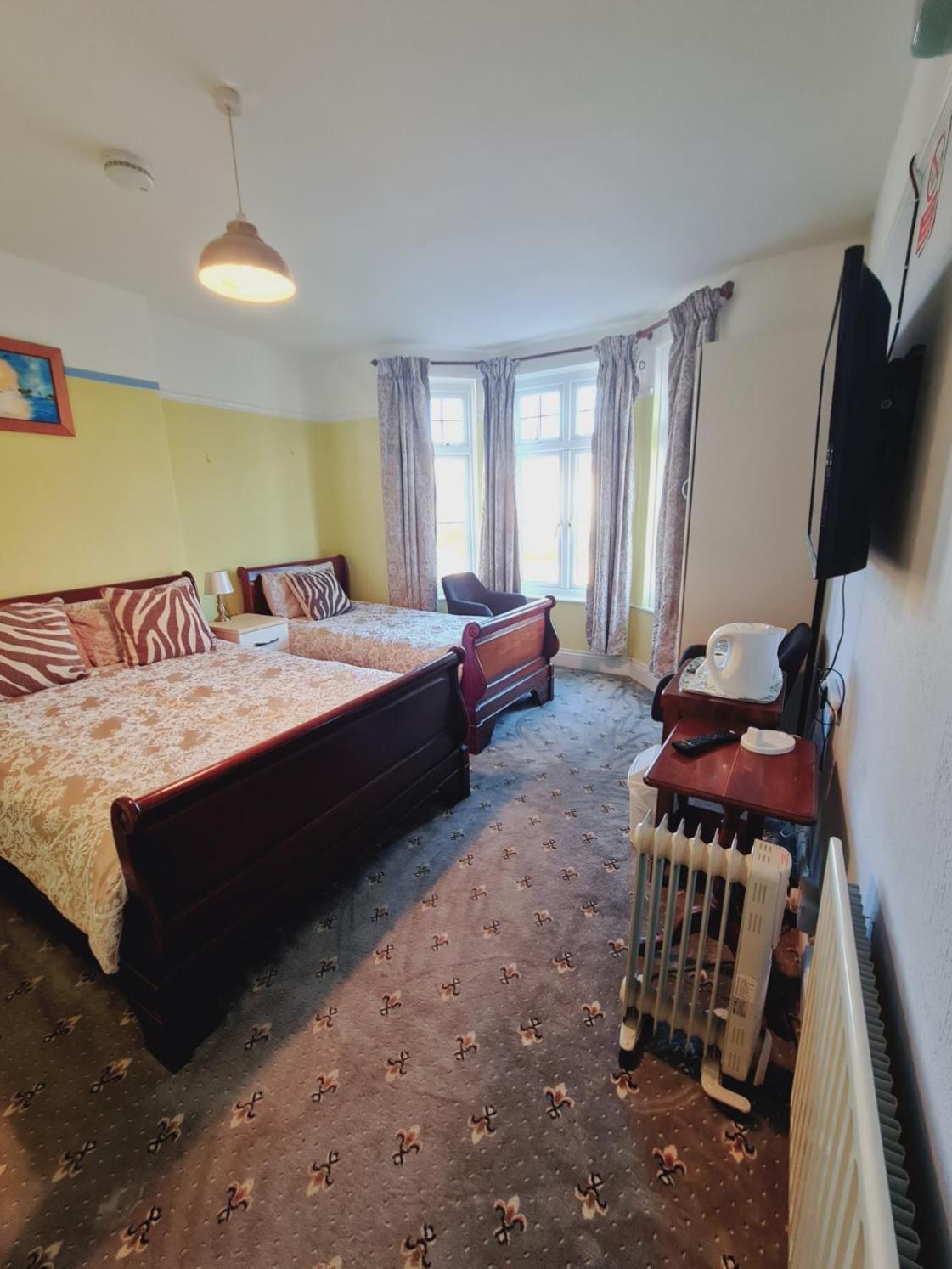 Thornbury Accommodation Burnham-on-Sea ภายนอก รูปภาพ