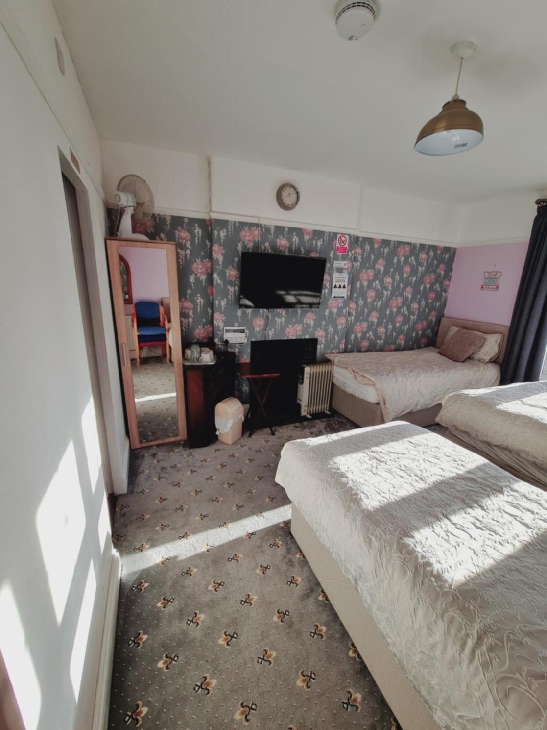 Thornbury Accommodation Burnham-on-Sea ภายนอก รูปภาพ